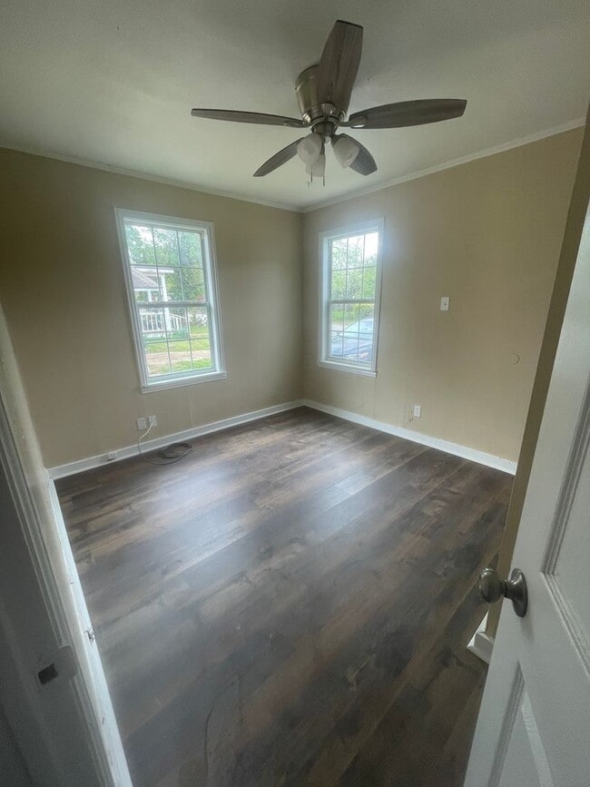 Building Photo - 1220 S Francis Ave