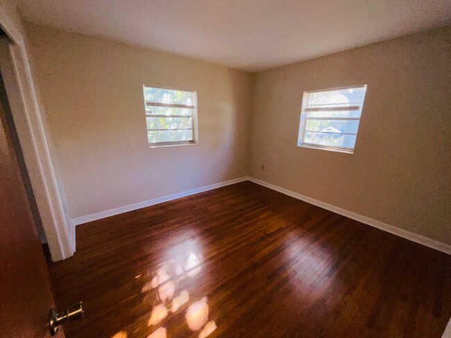 Building Photo - 3 Bedroom - Sunrise Blvd