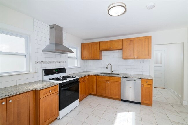 Building Photo - 21 Wollaston Ave