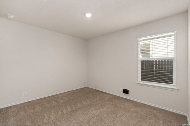 Building Photo - 3 Bedroom/2 Bath Redbird Ranch Subdivision