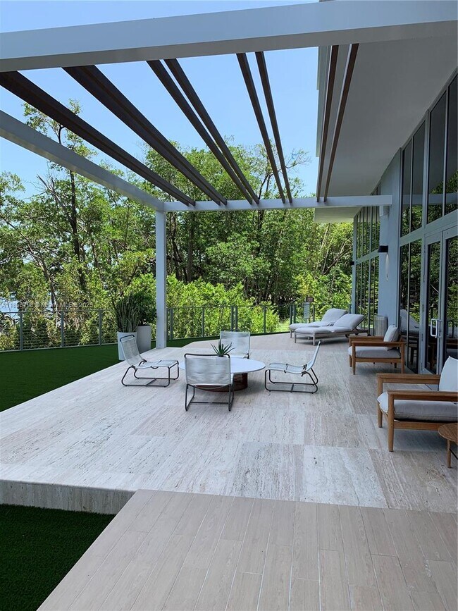 Building Photo - 16385 Biscayne Blvd