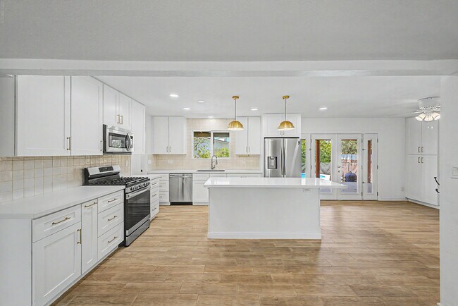Building Photo - 3922 E Sahuaro Dr