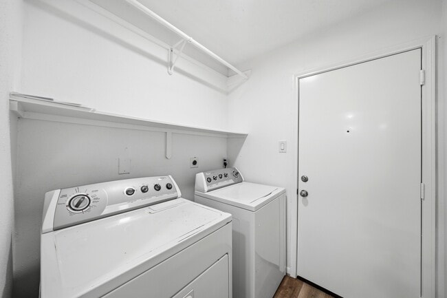 Building Photo - 12931 Westella Dr
