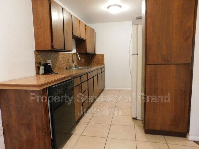 Building Photo - 3292 Lombardy Ln