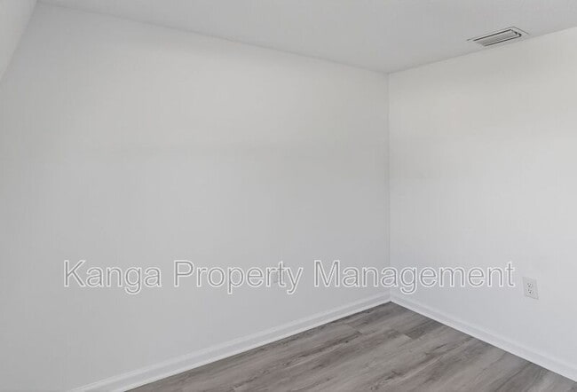 Building Photo - 1115 F Ave