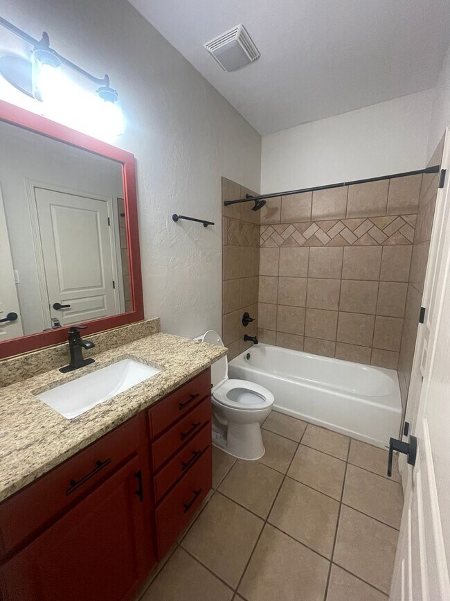 Building Photo - Gorgeous 4 bedroom/3 bathroom home located...