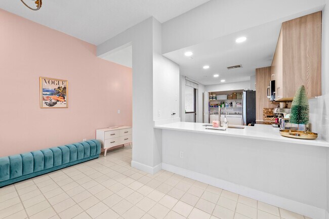 Building Photo - 7460 La Paz Blvd