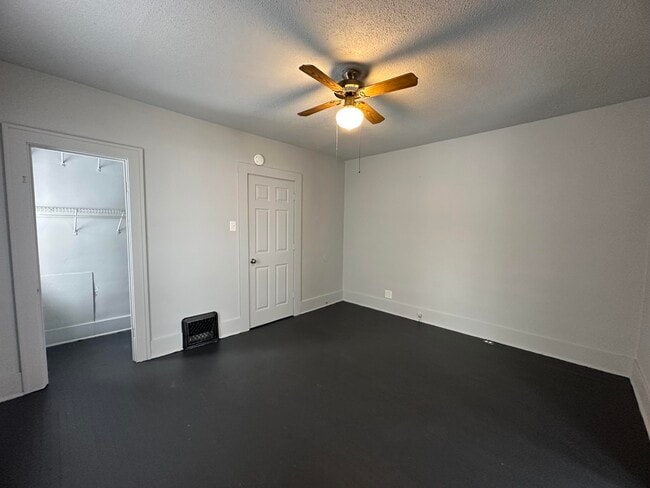 Building Photo - 27 State-S