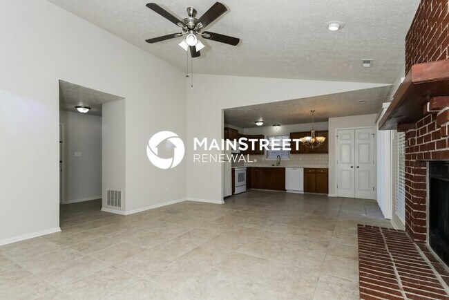 Building Photo - 3 Bedroom Pet-Friendly Home in INDIANAPOLIS, IN with Main Street Renewal