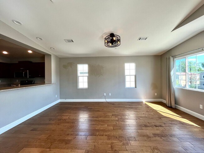 Building Photo - 267 Via las Casitas