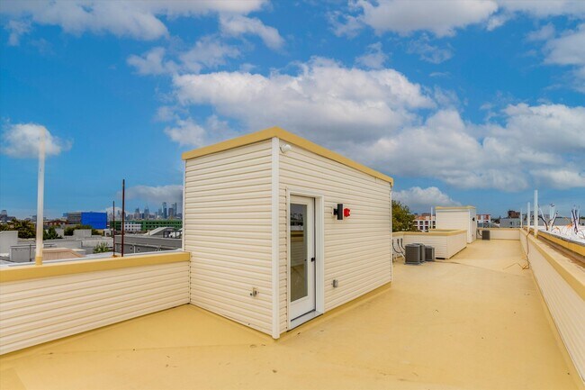 Building Photo - 1826 Frankford Ave