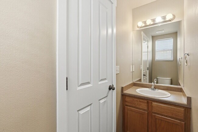 Building Photo - $2,245.95, 3 Beds - 3.5 Bath, Single Family Home in Colorado Springs with 2 Car Attached Garage!