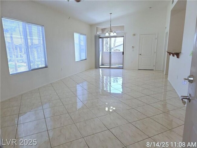 Building Photo - GORGEOUS SW 2nd FLOOR UNIT IN GATED COMMUN...