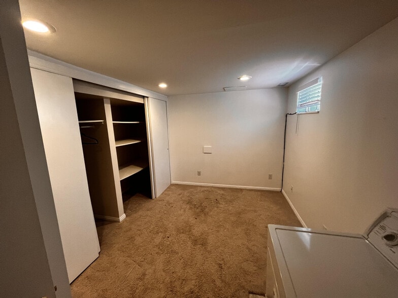 Building Photo - 1547 E Lanebrook Ln