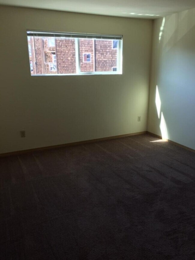 Building Photo - 2 bedroom in Seattle WA 98116