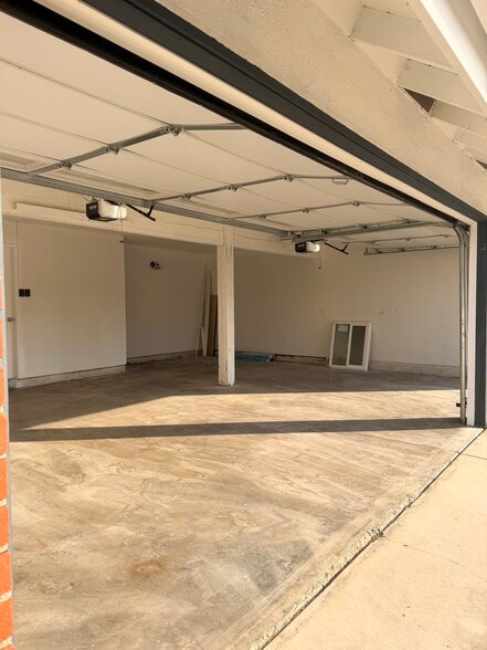 Building Photo - 15782 Butterfield St