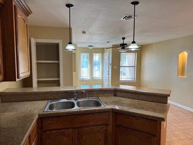 Building Photo - 1204 West Kiwi