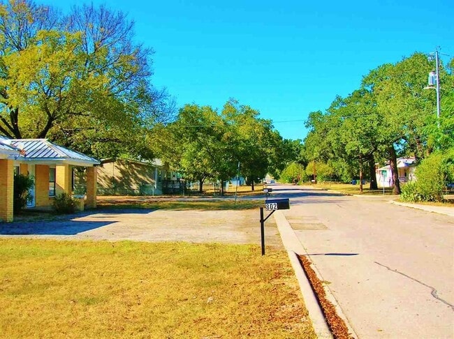 Building Photo - 800 Vanderveer