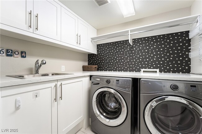 Building Photo - 2555 Hampton Rd