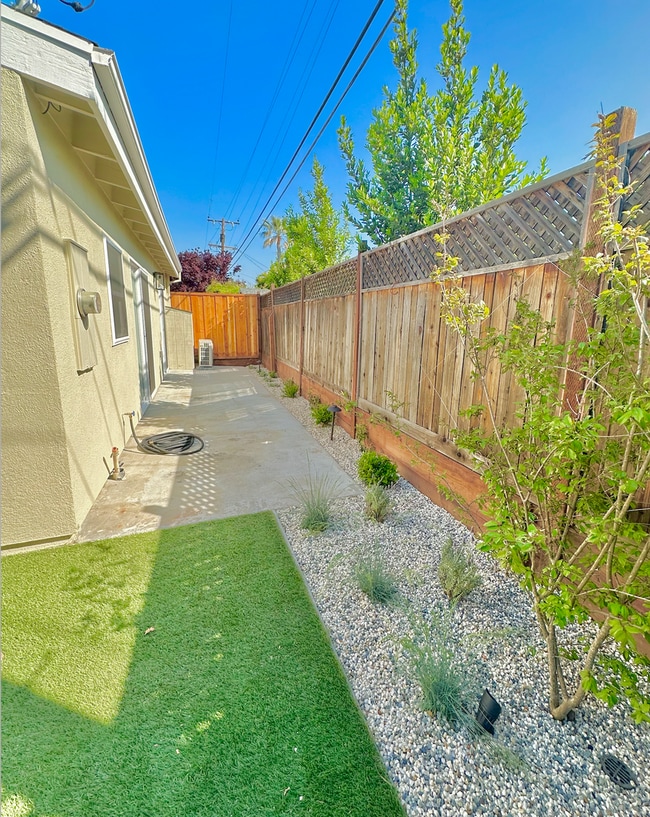 Building Photo - New Willow Glen Dream Back Cottage