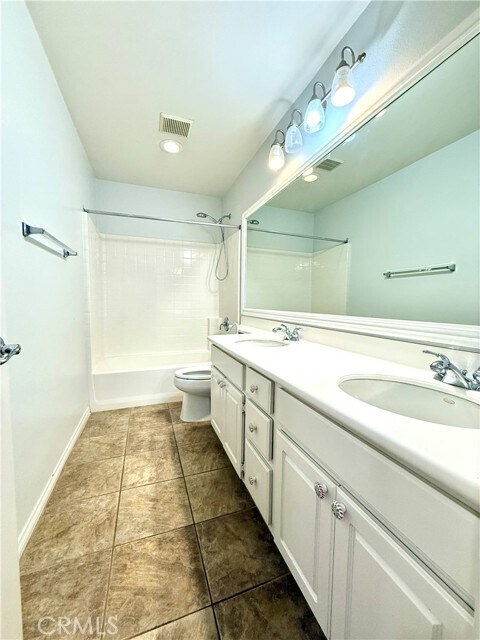 Building Photo - 1319 Jacaranda Cir