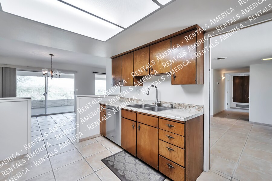 Building Photo - 3650 E Quenton Dr