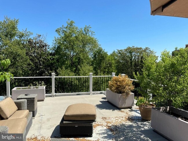 Building Photo - 19 Sunset Dr