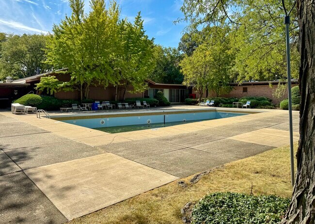 Building Photo - 5600 Hillcrest Ln