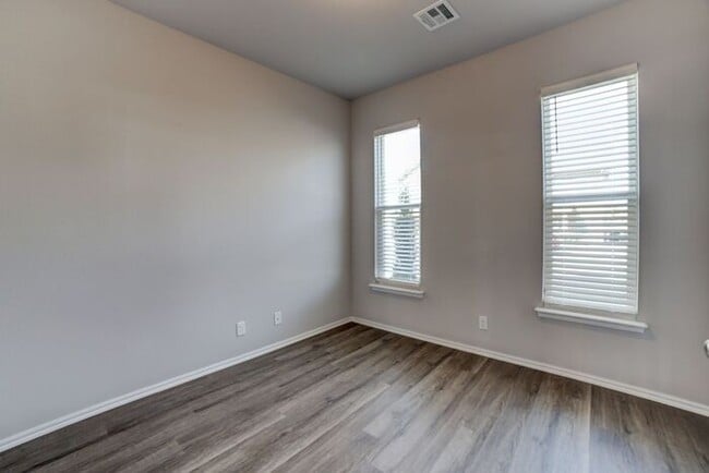 Building Photo - Luxury townhomes near TU and Mother Road M...