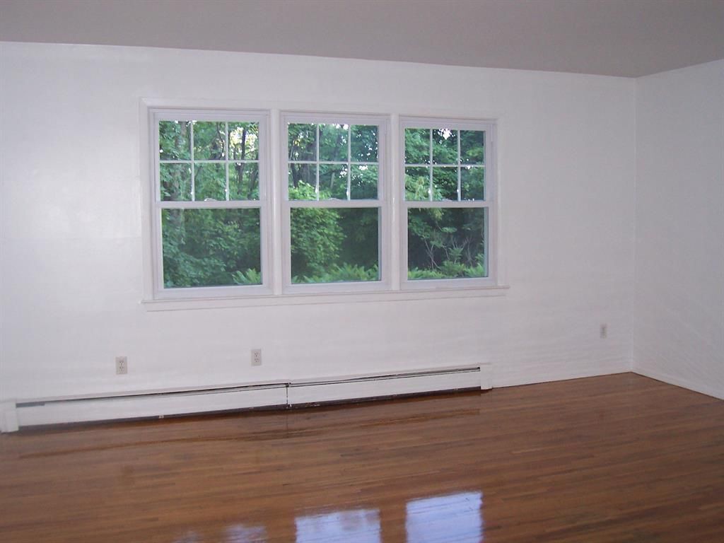 Building Photo - 23 Doxbury Ln