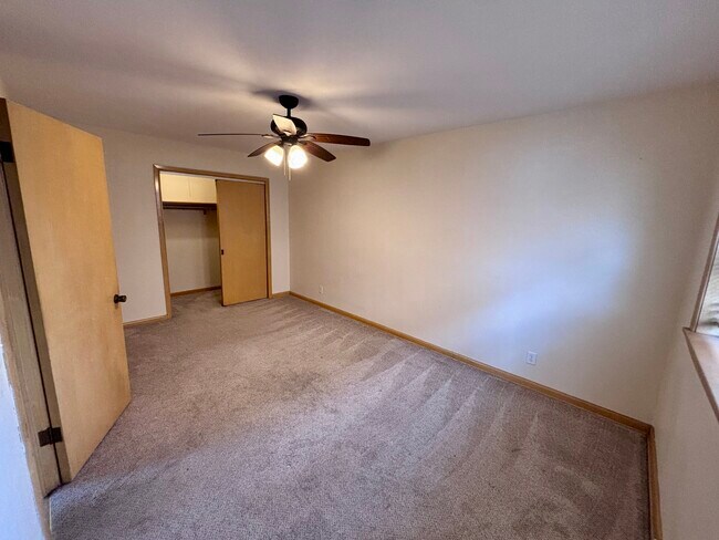 Building Photo - Forest Home 8 Unit