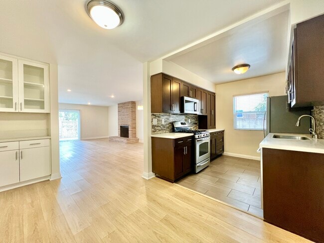 Building Photo - 1552 Berkeley St