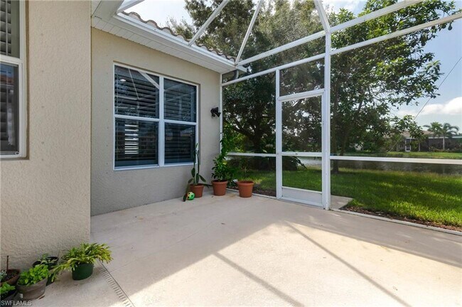Building Photo - ** 4 Bed/3.5 Bath Single Family ~ 2 Car Garage Single Family Home ~ Lake Views **