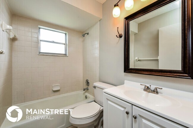 Building Photo - 1122 SE 17th St