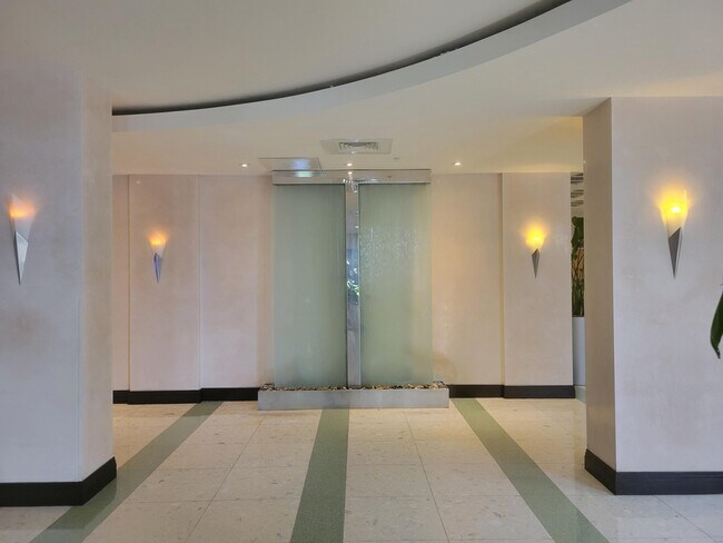Building Photo - 3901 S Ocean Dr