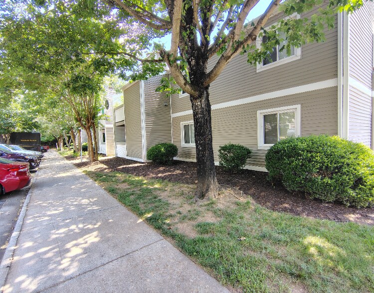 Building Photo - 600 Reusens Rd