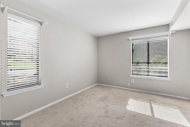 Building Photo - 403 Mountainview Dr