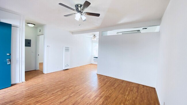 Interior Photo - 400-420 N. Oakland Ave