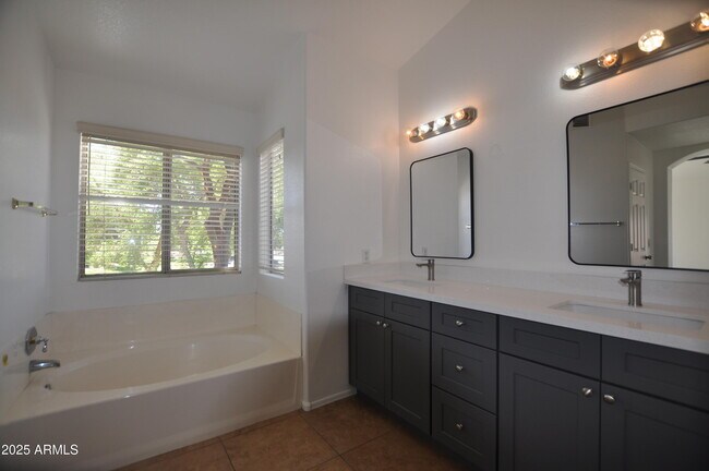 Building Photo - 2346 S Navajo Way