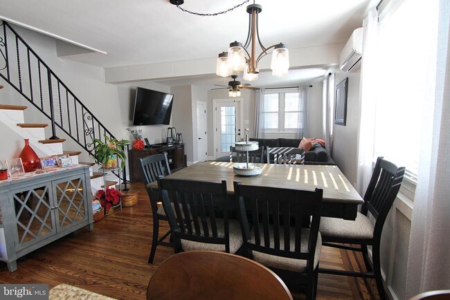 Building Photo - 215 W 9th Ave