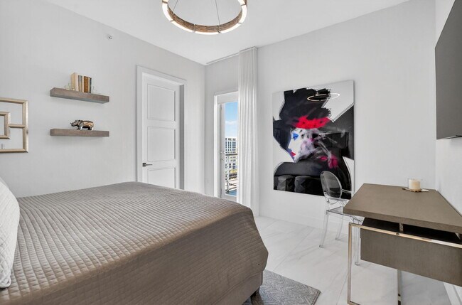 Building Photo - 155 E Boca Raton Rd