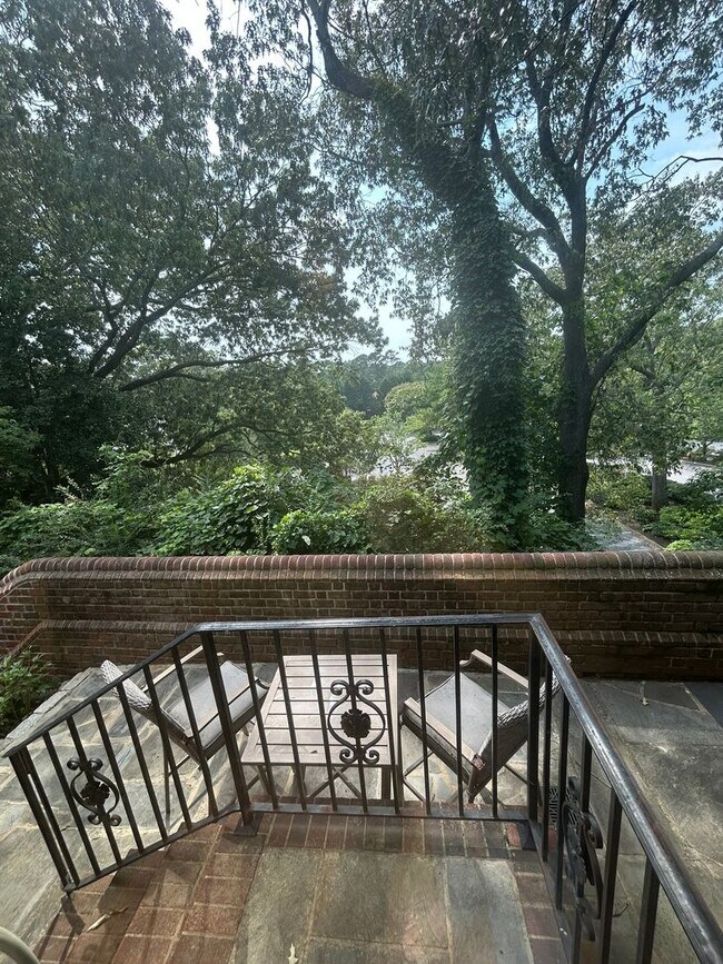 Building Photo - 420 Linkhorn Dr