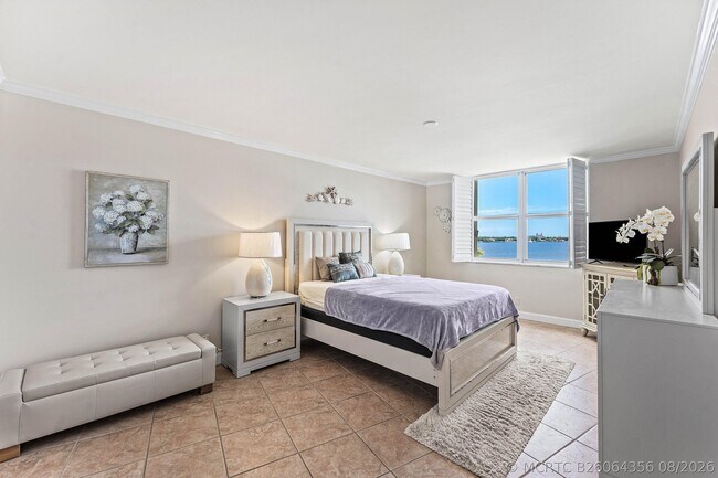 Building Photo - 2600 N Flagler Dr