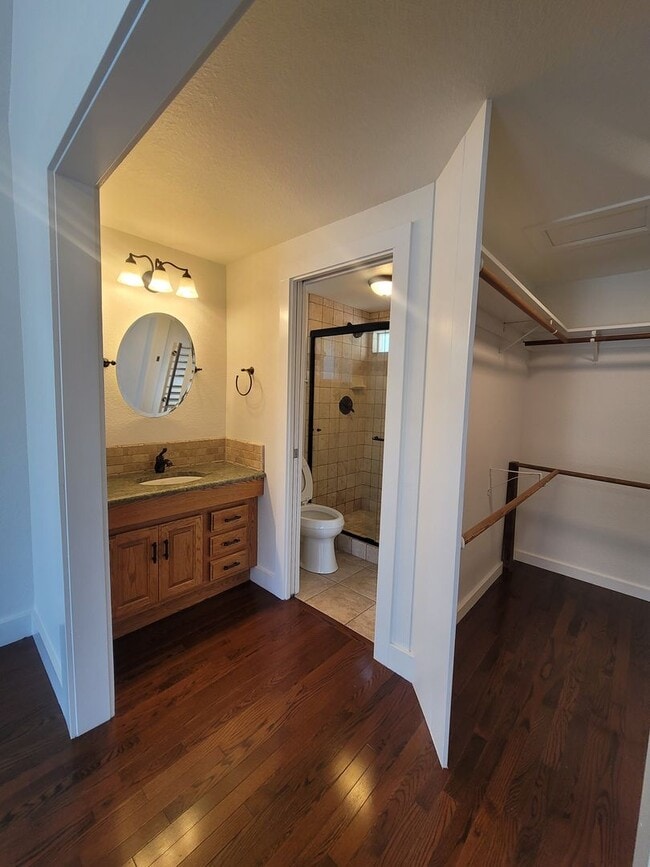 Building Photo - 437 Enslen Park Ct