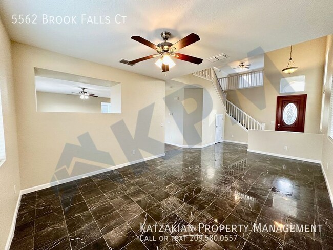 Building Photo - Gated 3-Bedroom, 2.5-Bath, 2-Story Brooksi...