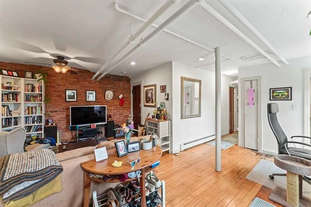 Building Photo - 388 Arborway