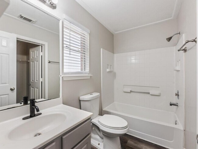 Building Photo - 7307 Village Lake Dr