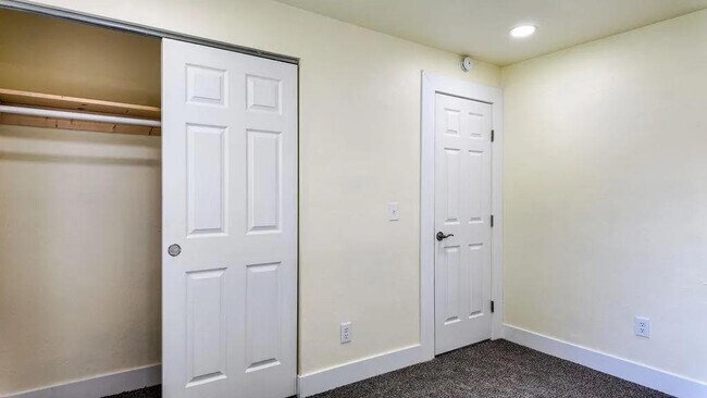 Building Photo - 2913 SW 13th St