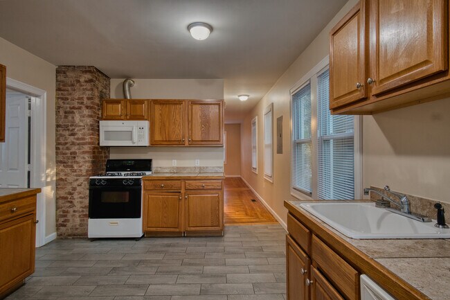 Primary Photo - 39 Lander St