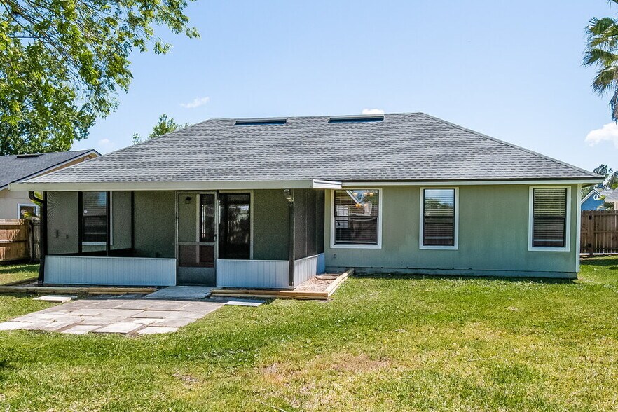 Building Photo - 2330 Casablanca Ct